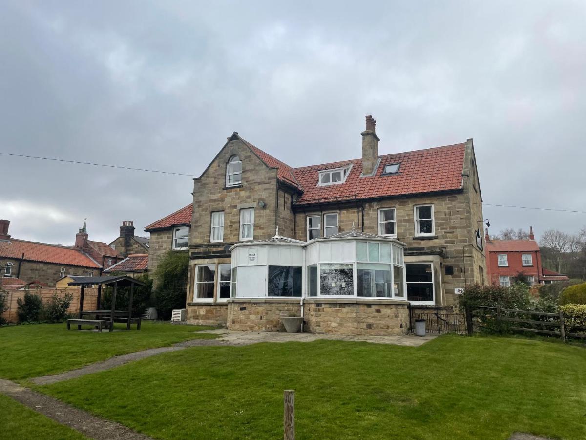 The Fylingdales Inn 罗宾胡兹贝 外观 照片