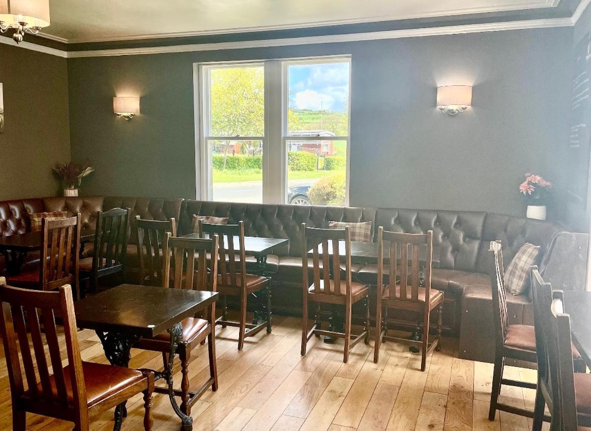 The Fylingdales Inn 罗宾胡兹贝 外观 照片