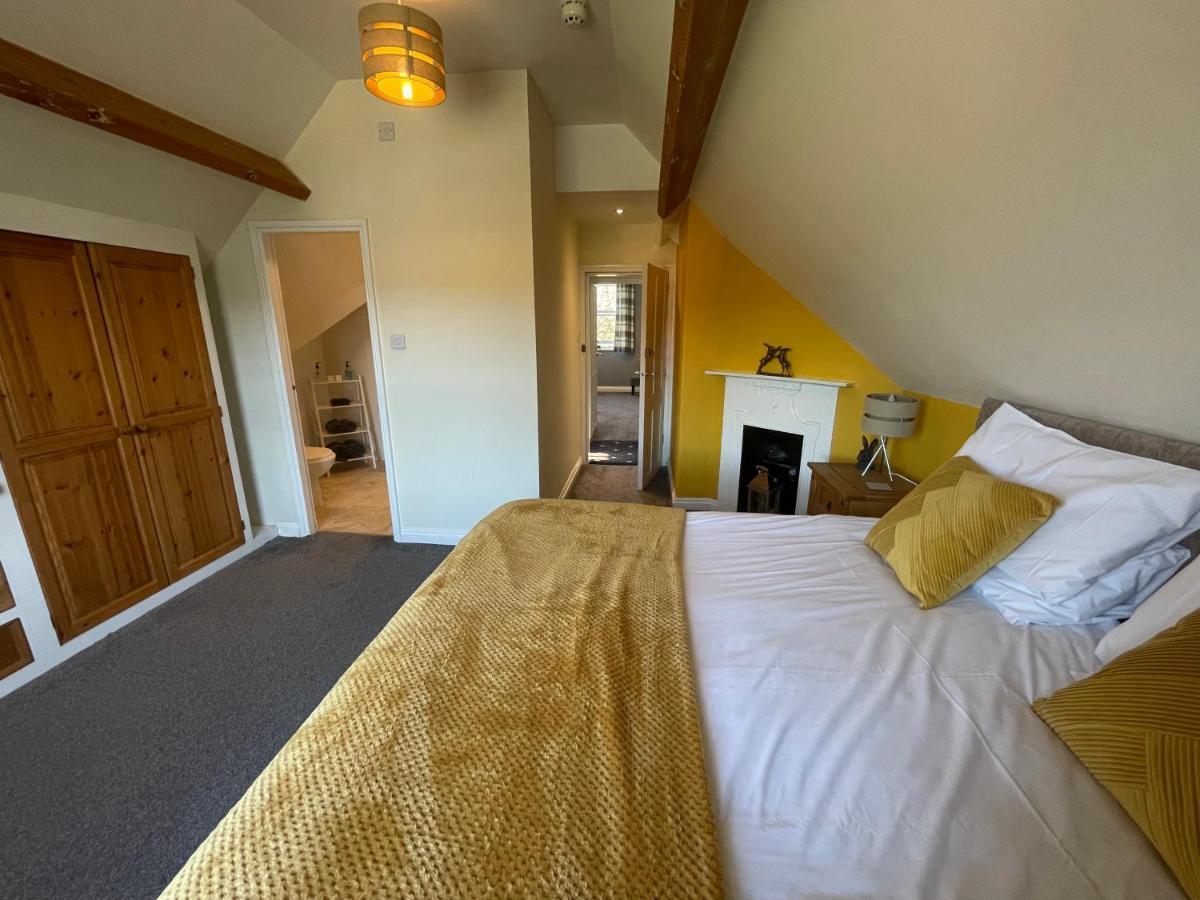 The Fylingdales Inn 罗宾胡兹贝 外观 照片