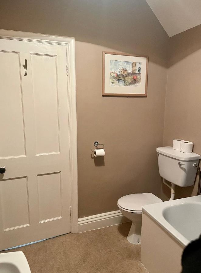 The Fylingdales Inn 罗宾胡兹贝 外观 照片
