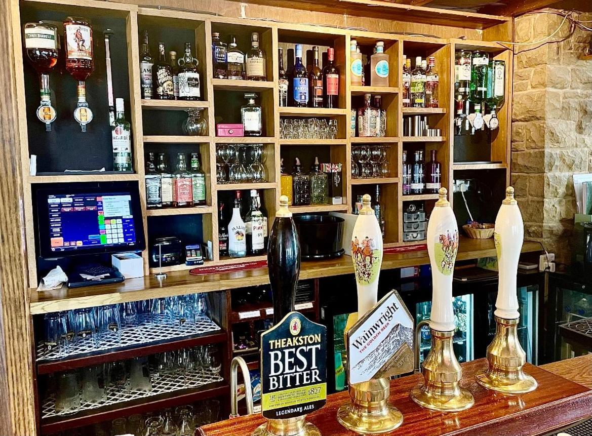 The Fylingdales Inn 罗宾胡兹贝 外观 照片